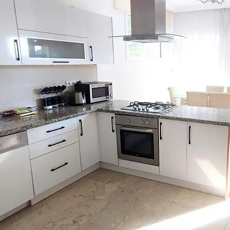 Beatrice Large Family * فتحية