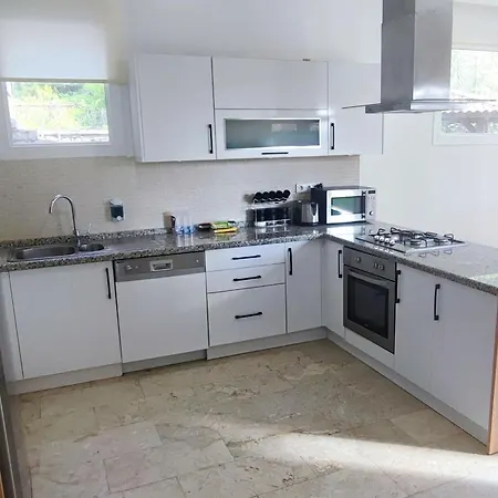 Beatrice Large Family Villa *