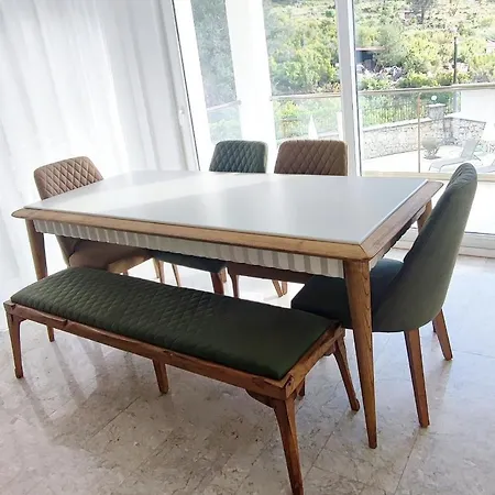 Beatrice Large Family Villa